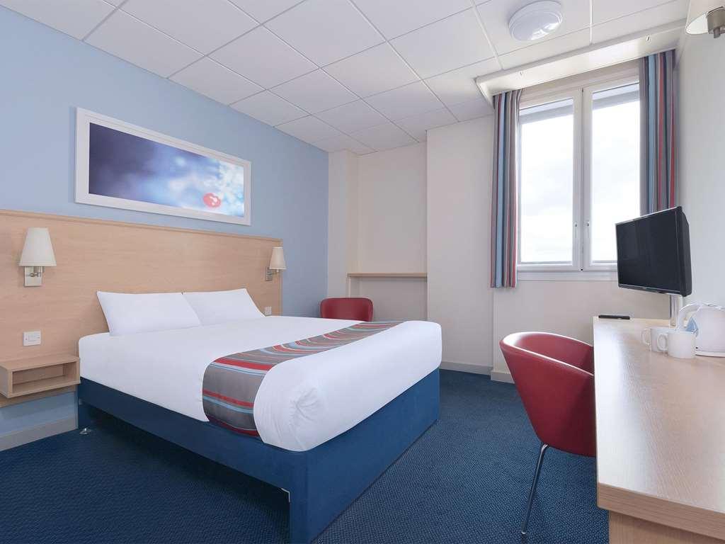 Travelodge Birmingham Dudley Habitación foto