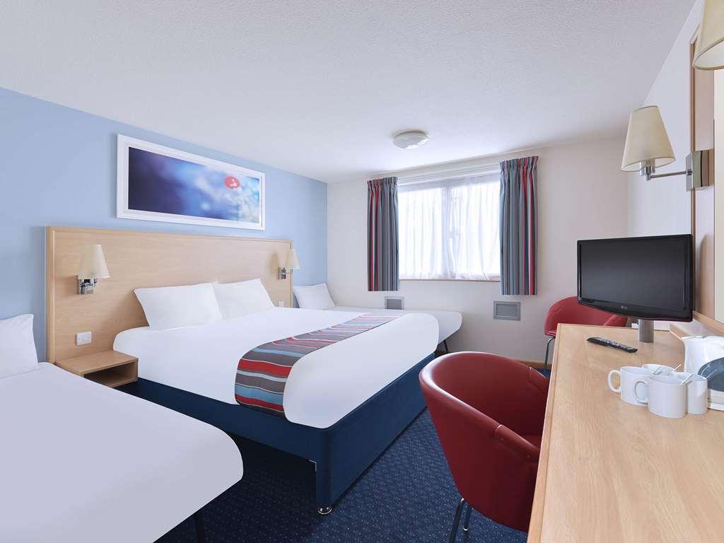 Travelodge Birmingham Dudley Habitación foto