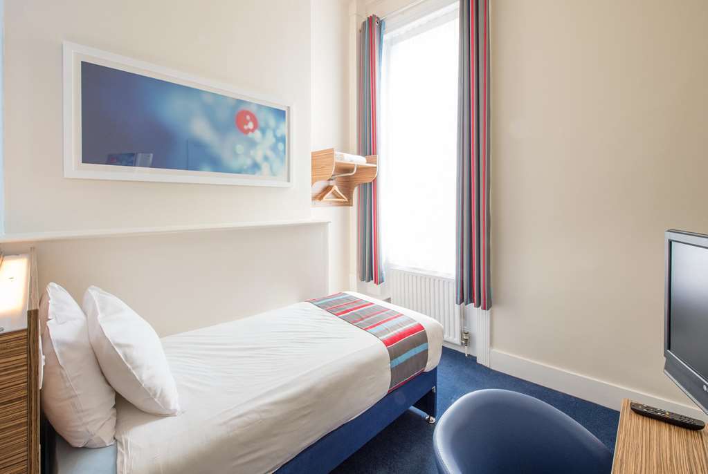 Travelodge Birmingham Dudley Habitación foto